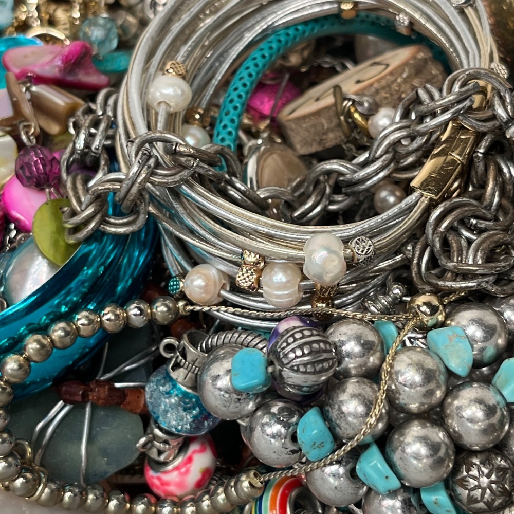 Vintage to Modern Jewelry Lot All Wearable, Resell -No Junk- 4 pounds - See Pics - Picture 7 of 9